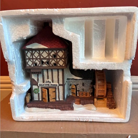 Dept 56 Dickens Village Series “Blythe Pond Mill House” #6508-0 1996 - Picture 2 of 13